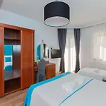 Hotell Riva With Swimming Pool Kaštela