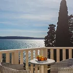 Riva With Swimming Pool Hotell 3*