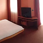 Riva With Swimming Pool Hotell