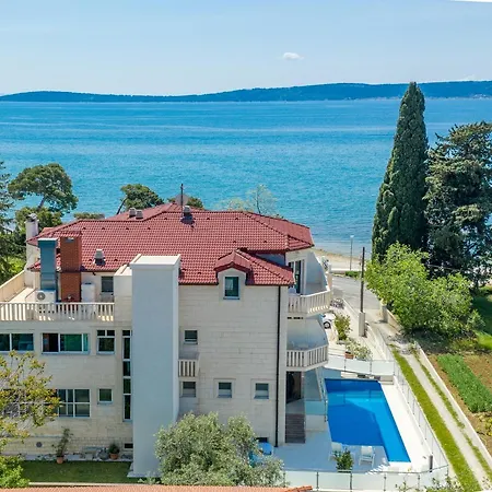 Riva With Swimming Pool Kastela