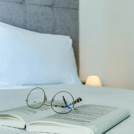 Riva With Swimming Pool Hotel