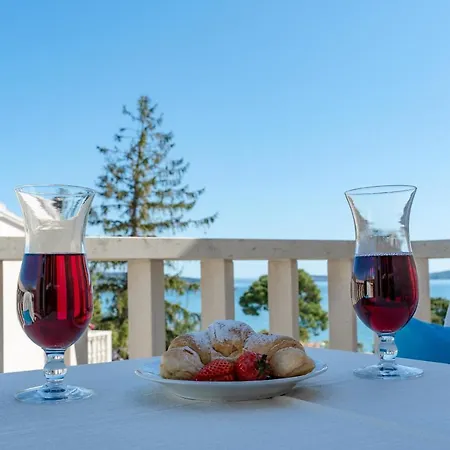 Riva With Swimming Pool Hotel 4*