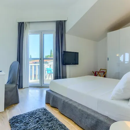 Hotel Riva With Swimming Pool 3*