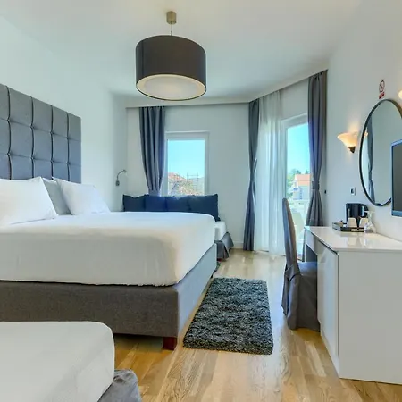 Hotel Riva With Swimming Pool