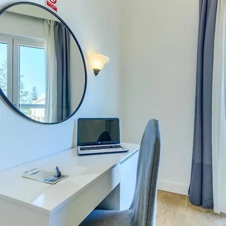 Riva With Swimming Pool Hotel 4*