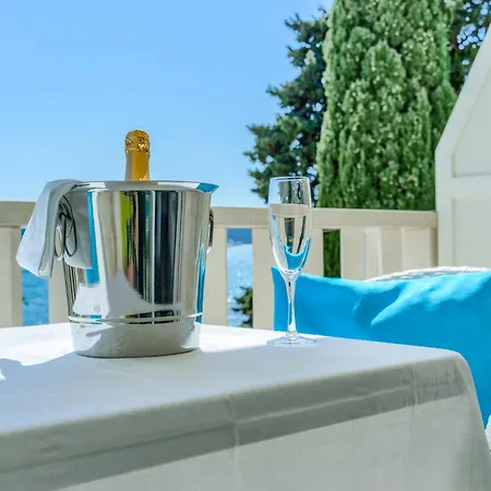 Hotel Riva With Swimming Pool
