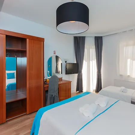 Hotel Riva With Swimming Pool Kastela
