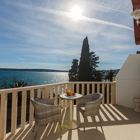 Riva With Swimming Pool 3* Kastela