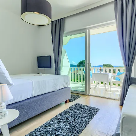 Hotel Riva With Swimming Pool 4*