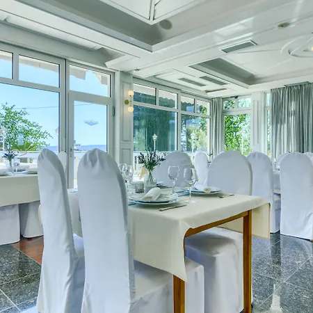 Riva With Swimming Pool 4* Kaštela