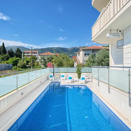 Hotel Riva With Swimming Pool Kastela