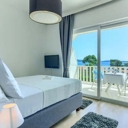 Riva With Swimming Pool 3* Kastela
