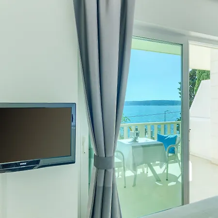 Riva With Swimming Pool Hotel Kaštela