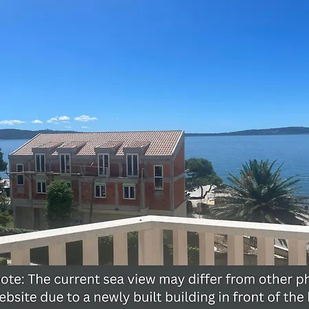 Riva With Swimming Pool Hotel Kastela