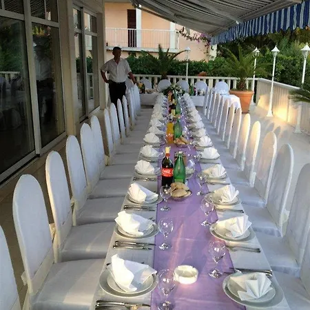 Riva With Swimming Pool 4* Kaštela