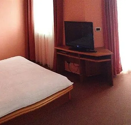 Riva With Swimming Pool Hotel