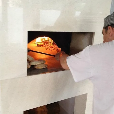 Riva With Swimming Pool Hotel Kaštela