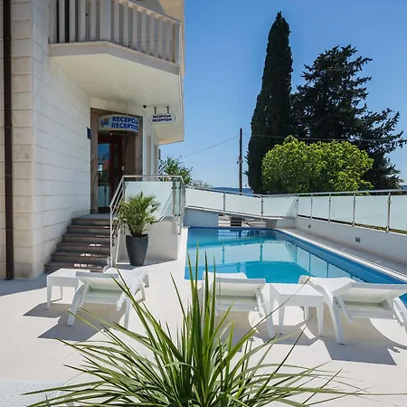 Hotel Riva With Swimming Pool Kaštela