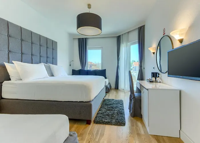 Hotel Riva With Swimming Pool